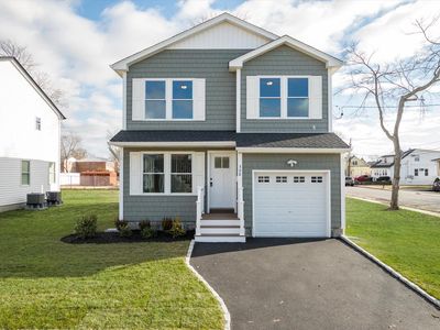 508 Clocks Boulevard, Massapequa, NY, 11758