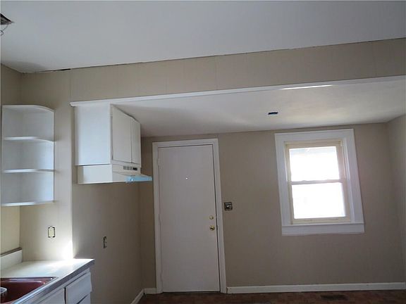 3rd image of 136 Prairie Ave