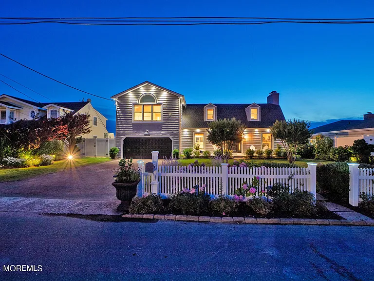 340 Bay Ln — Photo 24