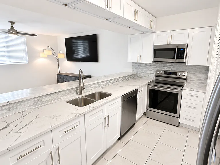 3930 S Roosevelt Blvd #W202 — Photo 4