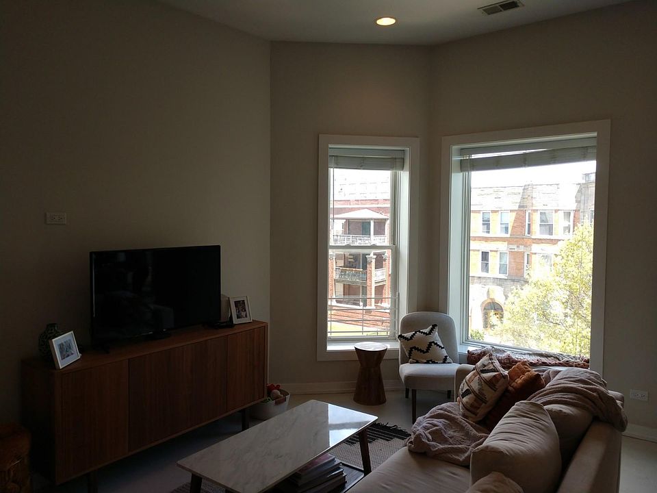 1st image of 4018 N Kenmore Ave APT 3NE