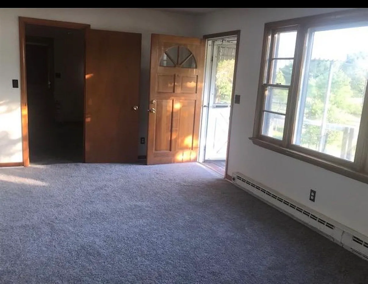 3 bed, 1351 sqft, $1,800 — Photo 2