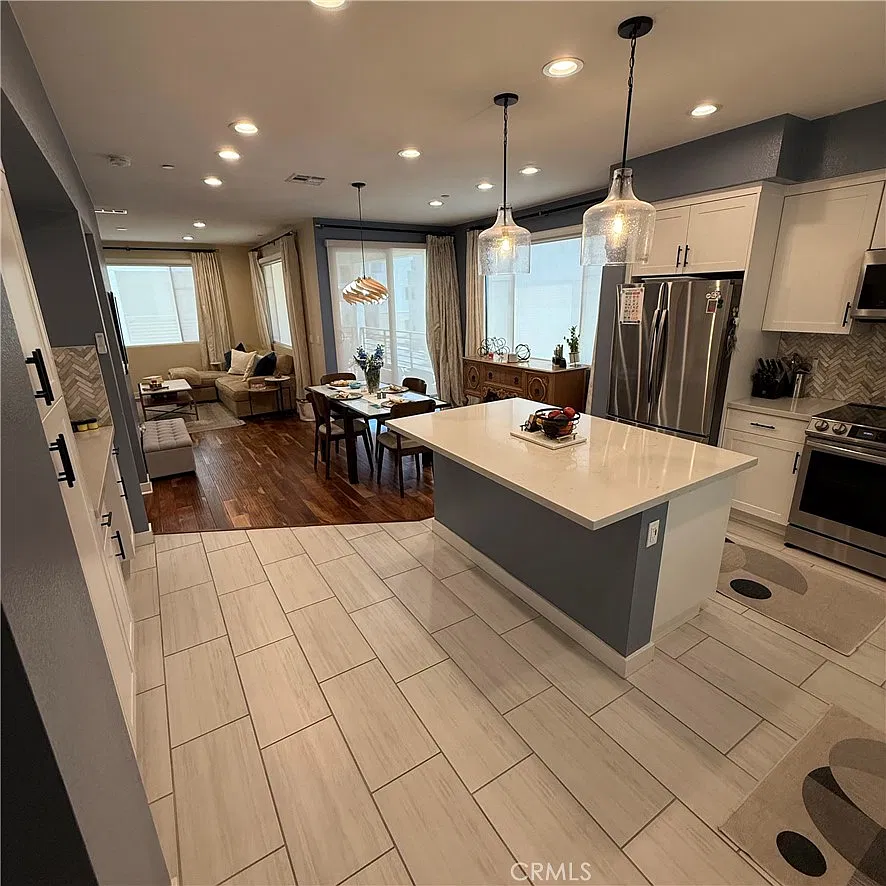 4 bed, 4.5 bath, 1708 sqft, $4,800 — Photo 1