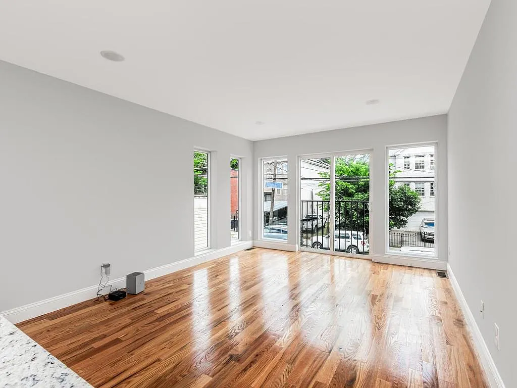 3 bed, $3,200 — Photo 1