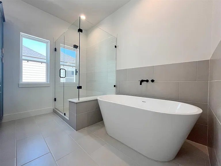 326 Eastwood St — Photo 10