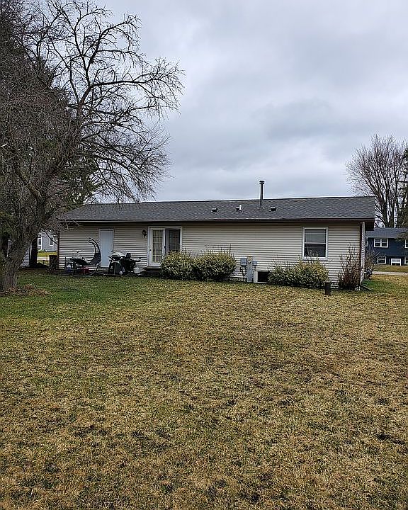 2nd image of 1941 Willow Rd