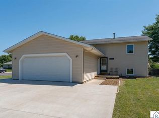 1655 Valley View Dr, North Mankato, MN 56003