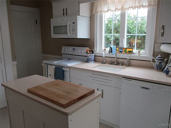 4th image of 460 Brattle Rd