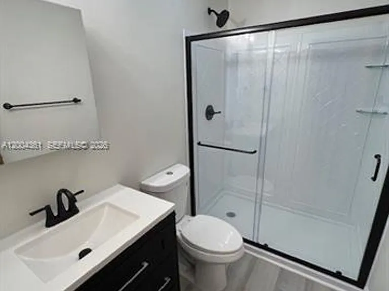 2500 SW 58th Ave — Photo 16