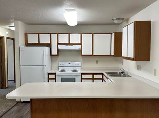 Dakota E & W Apartments, Fargo, ND 58102