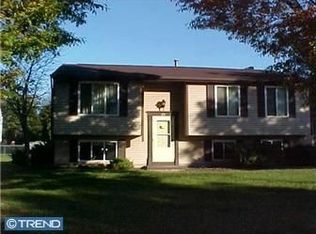 25 Longleaf Dr, Hamilton, NJ 08690