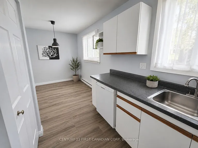 40 Fairfax Ct #17 — Photo 3