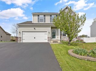 8649 Alizarin Ave, Cicero, NY 13039