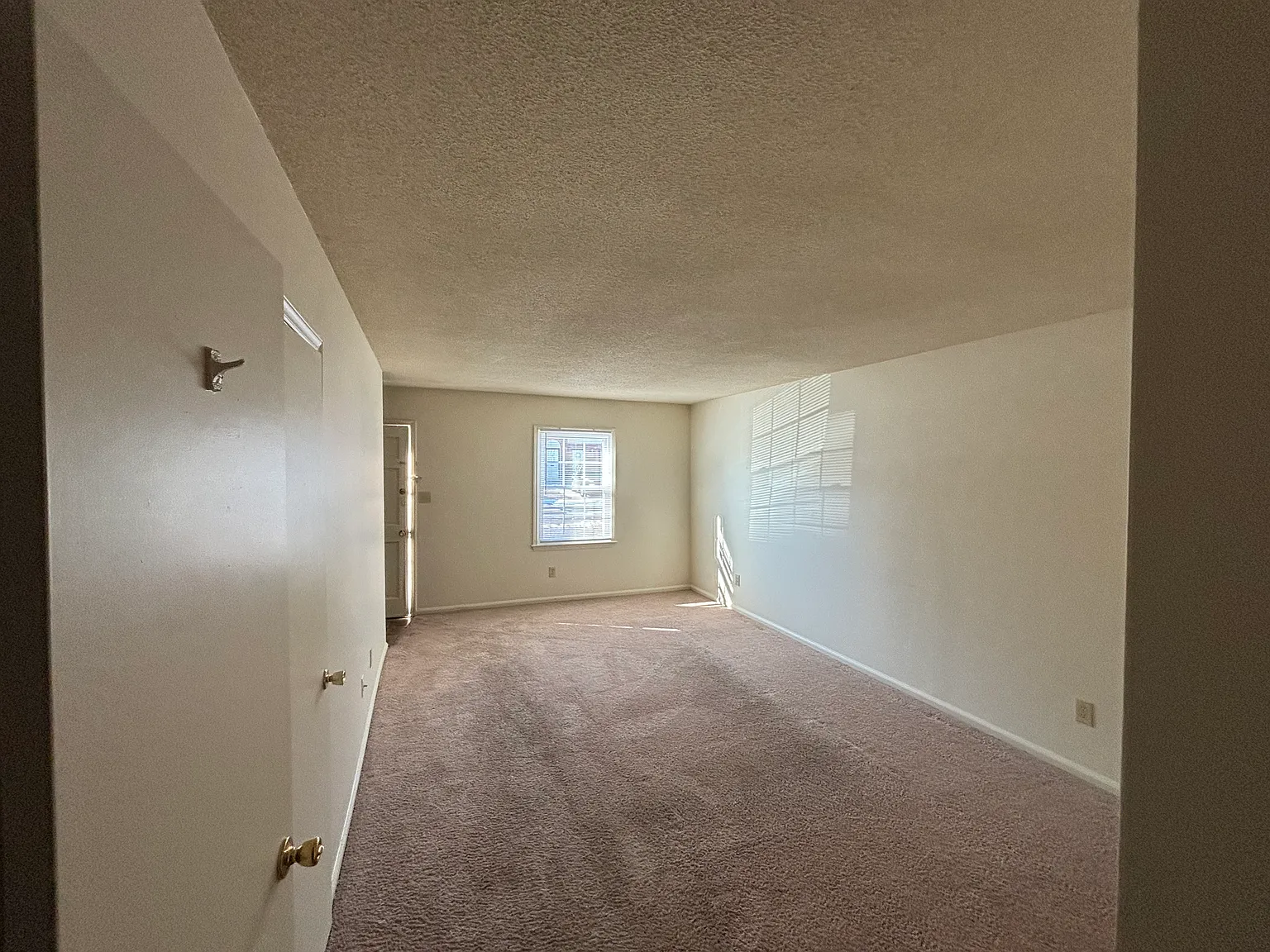 2 bed, 1084 sqft, $1,095 — Photo 4