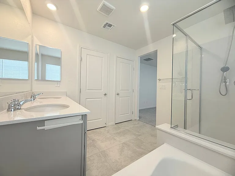 7659 W Mistral Ave — Photo 13