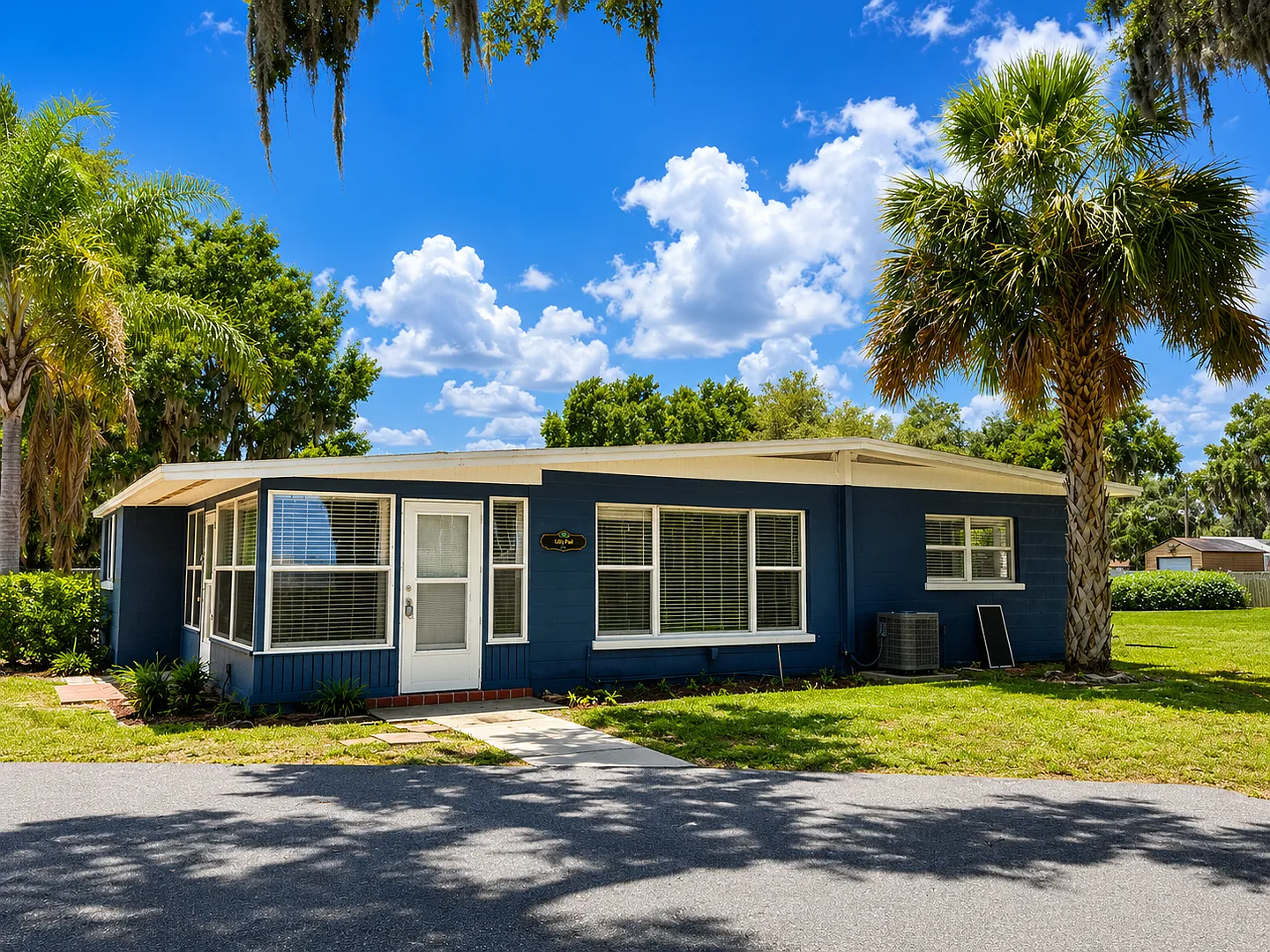 3 bedroom 2 bathroom - Water Included-Available now — Photo 1