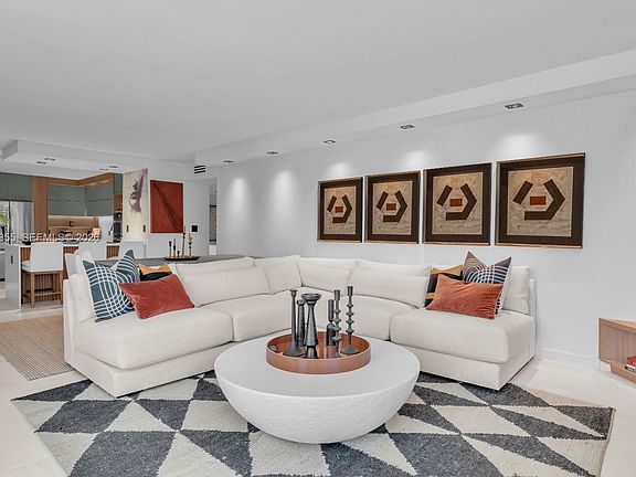 5th image of 100 Bayview Dr APT 216