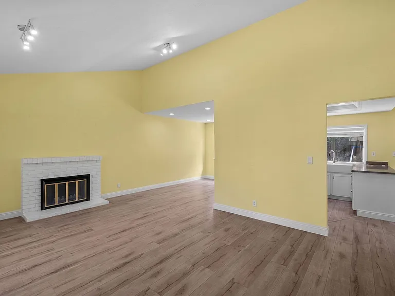 36711 Nichols Ave — Photo 3