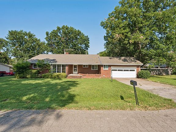 2nd image of 1419 Crescent Dr
