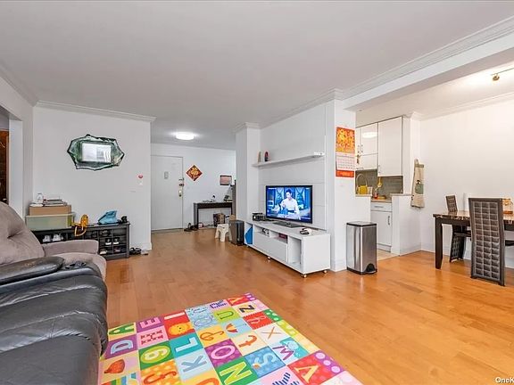 4th image of 4310 Kissena Blvd APT 10A
