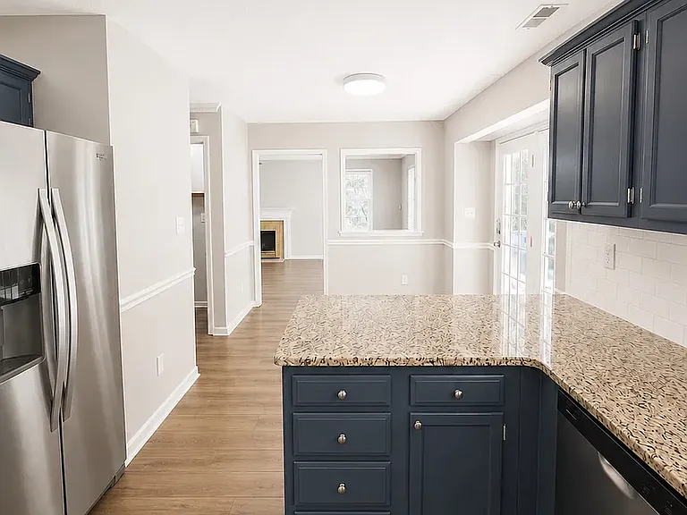 11000 Atrium Way — Photo 4
