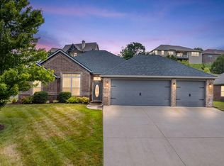 180 Stoney Pointe Drive, Hollister, MO 65672