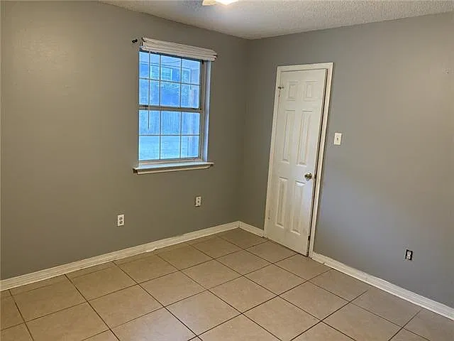 2 bed, 1.0 bath, 875 sqft, $900 — Photo 3