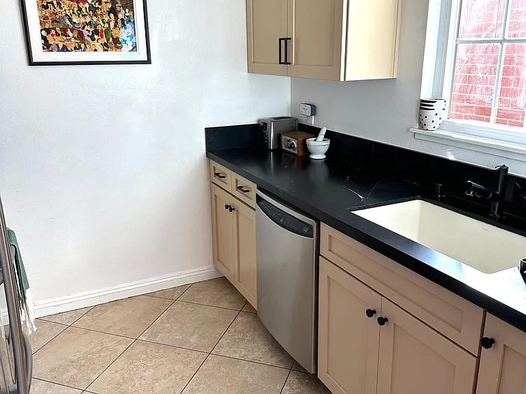 945 N Hudson Ave #204 — Photo 4
