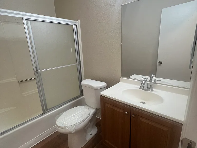 1554 Pine Ave — Photo 16