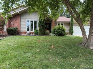 15589 Valley Branch Dr, Chesterfield, MO 63017