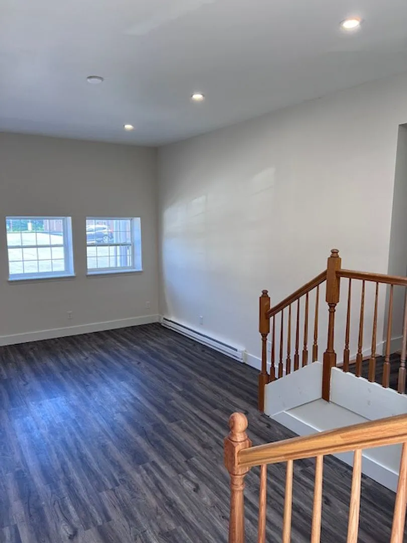 Large 4 bedroom, 2 1/2 bath home for rent in Ravena, NY on Rt 9W — Photo 1
