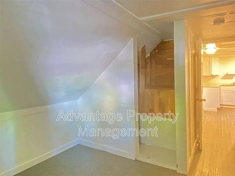 240 NW 9th St #4 — Photo 12