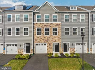8 Palermo Ln, Mount Laurel, NJ 08054