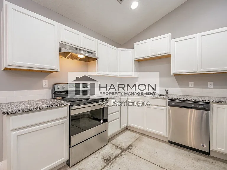 417 Meadowlark Dr — Photo 3