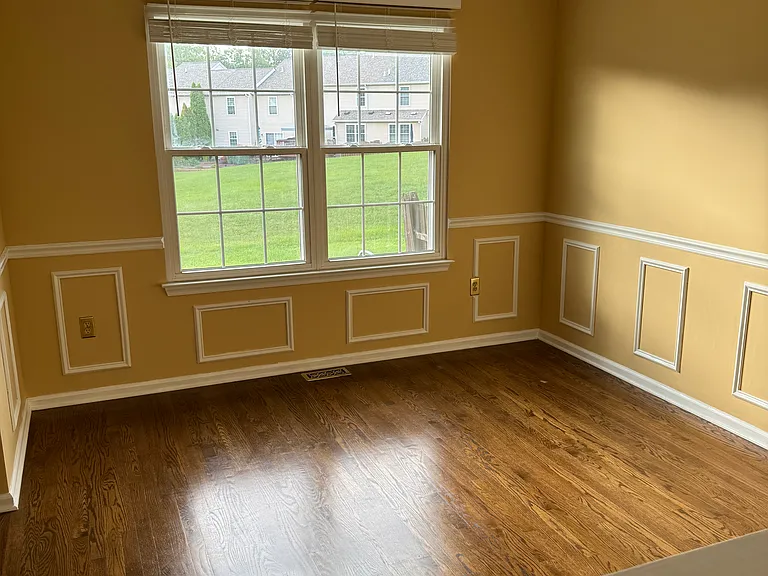 1349 Valley Dr — Photo 4
