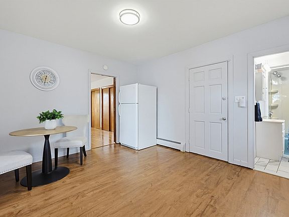 4th image of 117 Bacon St