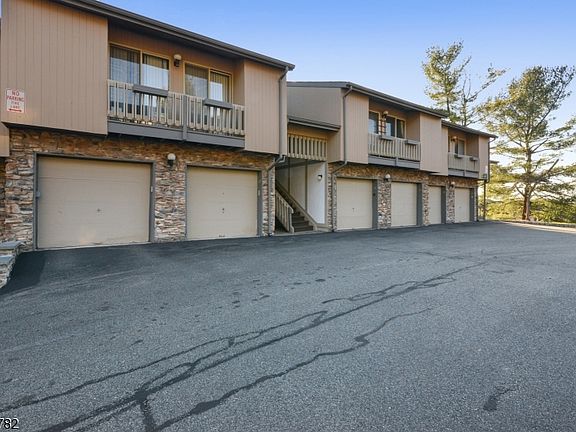 5th image of 11 Perkins Dr