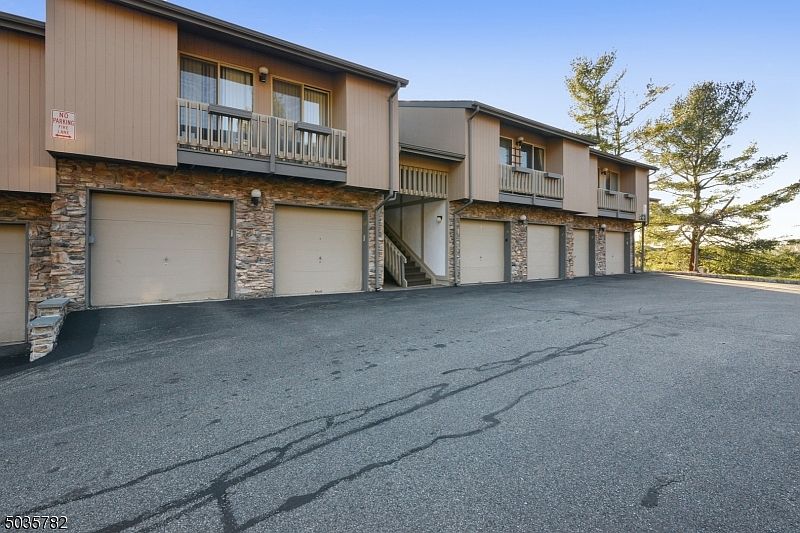 1st image of 11 Perkins Dr #11