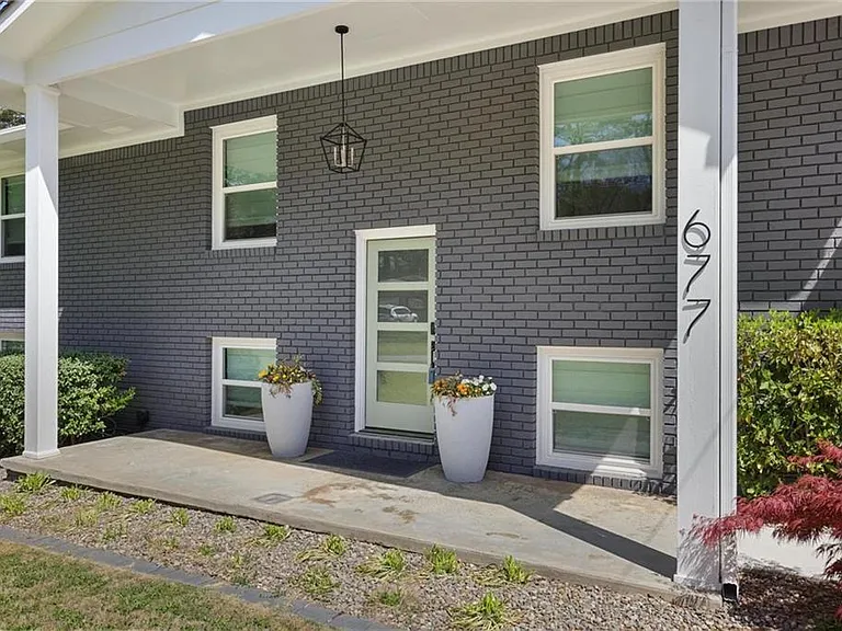 677 Hillandale Cir SW — Photo 34