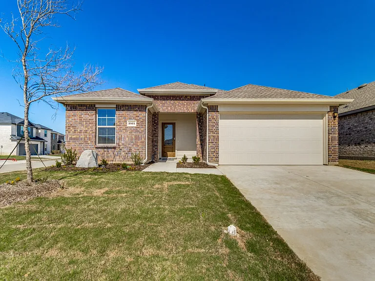 2921 Jasmine Dr — Photo 2