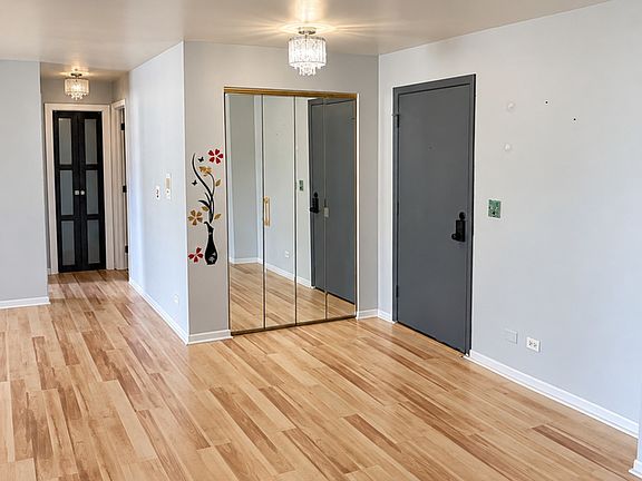 2nd image of 25 E Palatine Rd APT 212