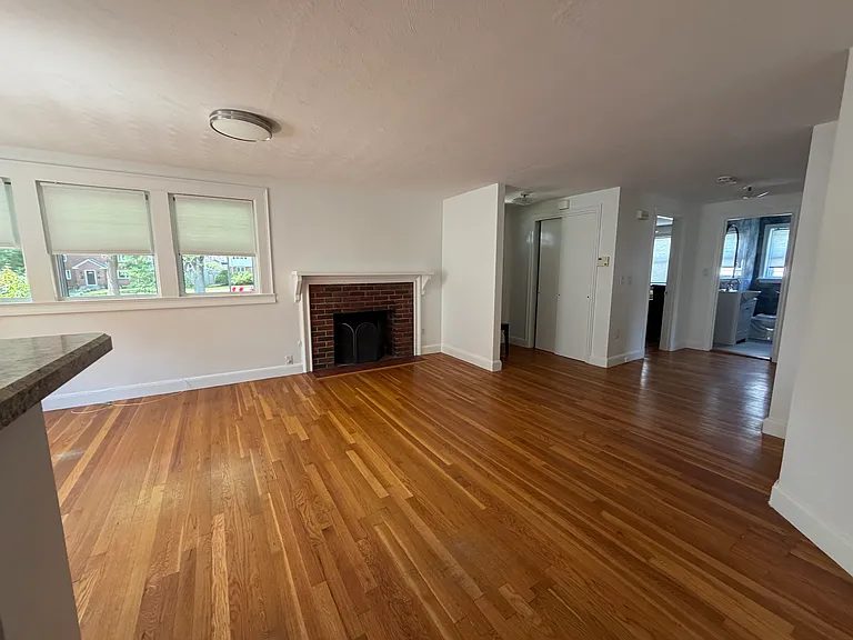 722 Vfw Pkwy — Photo 4