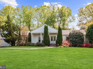 9800 Woodford Rd, Potomac, MD 20854