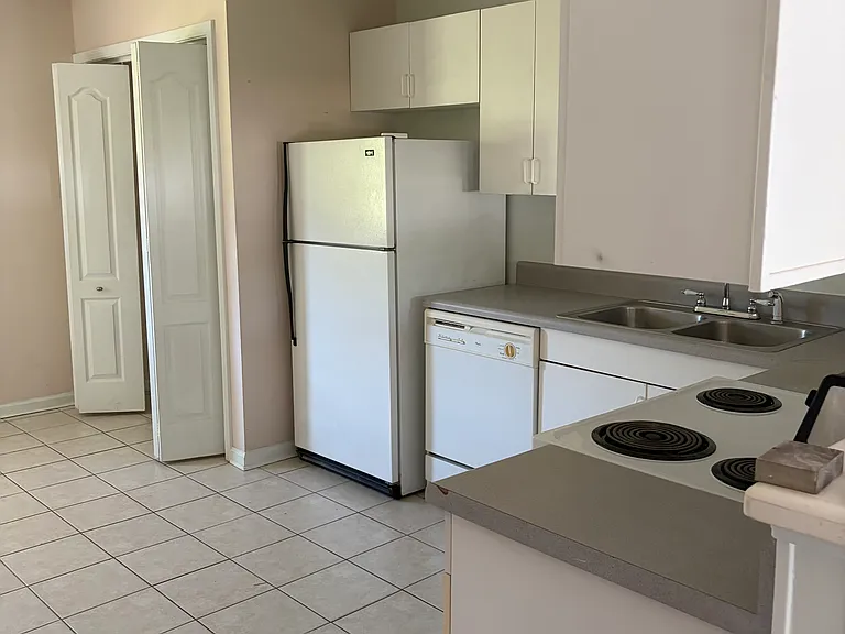 1302 Phyllis Dr #B — Photo 3
