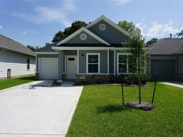 11872 E Gate Dr, Willis, TX 77318