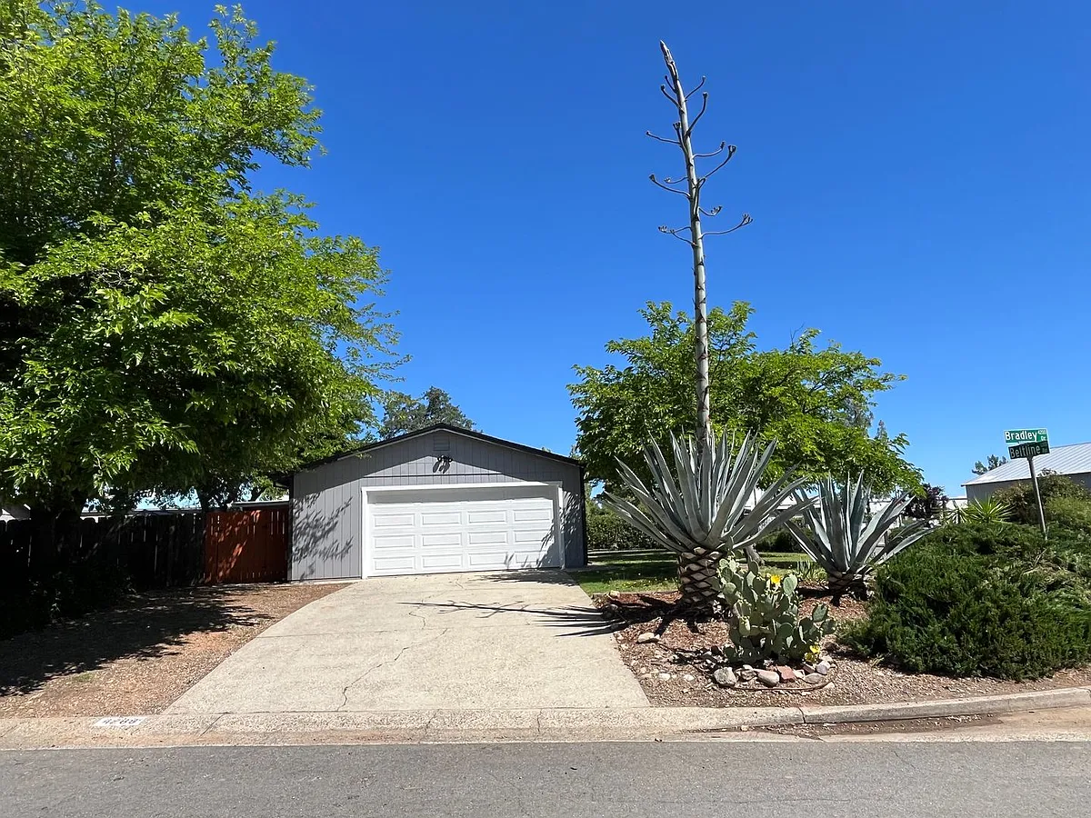 Building Photo - 4288 Bradley Dr