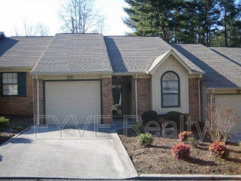 1st image of 221 Camelot Ct