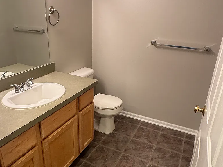 2nd Full Bathroom with shower/tub