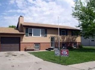 1606 Woodward Cir, Lexington, NE 68850