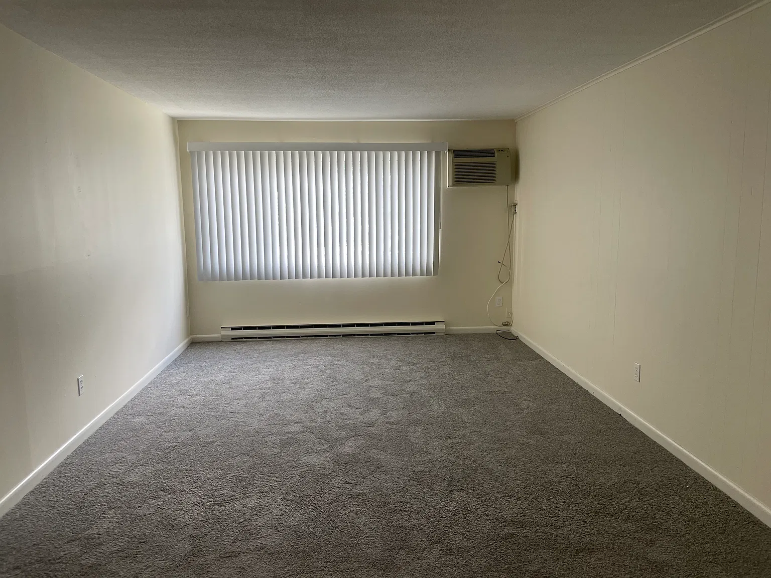 2 bed, 700 sqft, $2,300 — Photo 2